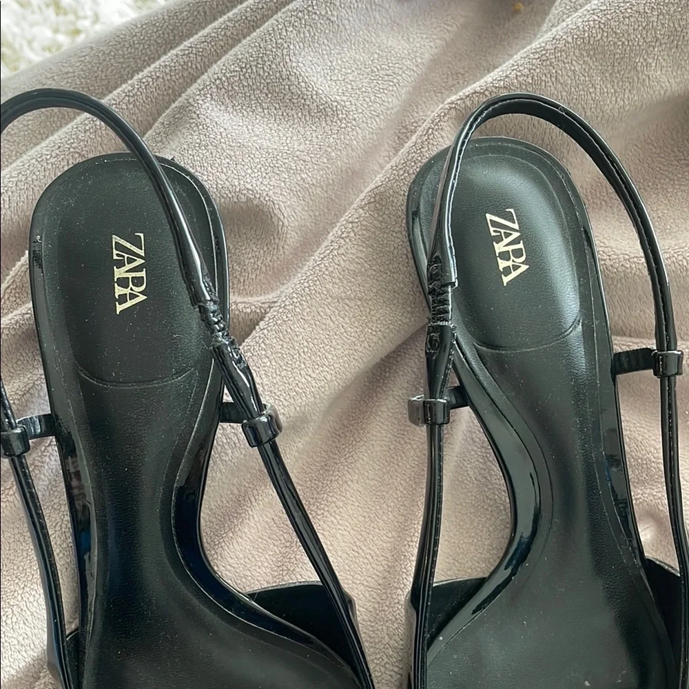 Zara Black Patent Slingback Heels with Gold Chain Accent - Picture 3 of 8